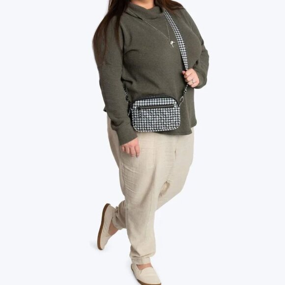 Lug Super Coupe 2 Convertible Crossbody – Micro Houndstooth - Picture 2 of 3